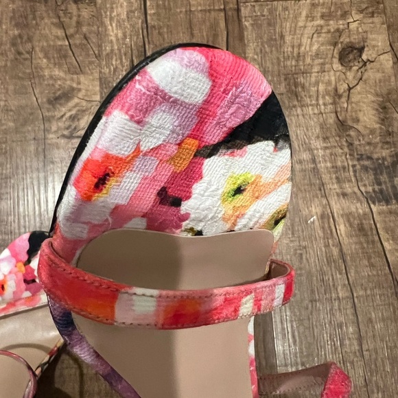 NWOT Stuart Weitzman floral heels - Picture 8 of 9